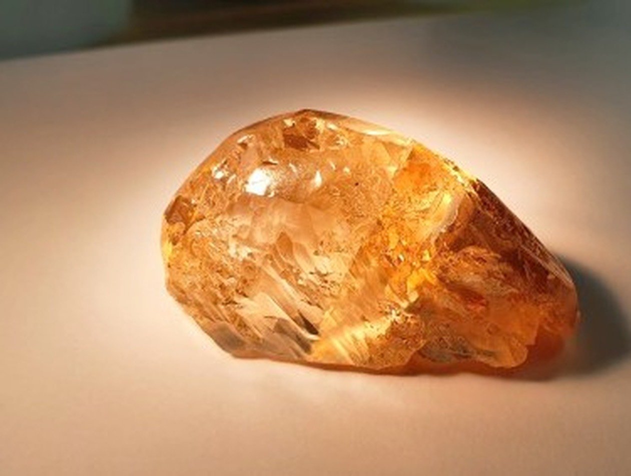 Самый крупный в истории России цветной алмаз показали на фото
