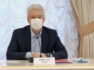 Собянин рассказал, как долго еще продлится масочный режим в Москве