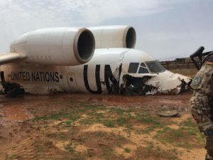 Семеро россиян пострадали в Мали при жесткой посадке