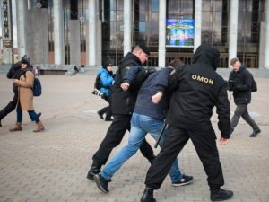 У Дома правительства в Минске задержали протестующих