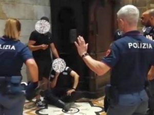 Мужчина захватил заложника в Миланском соборе