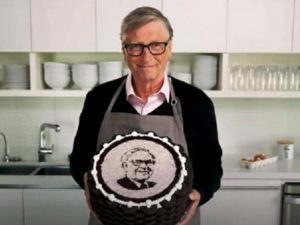 Билл Гейтс с тортом