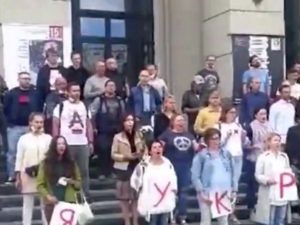 В Минске артисты вышли на акцию солидарности с протестующими