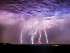 Загадочные молнии сняли в небе над Техасом