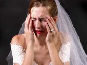 Невеста плачет