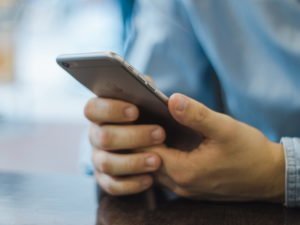 Россиянам посоветовали сразу же удалять конфиденциальную информацию с телефона