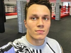 Блогера Артема Тарасова задержали за проезд мимо пострадавшего инспектора