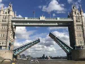 Тауэрский мост в Лондоне сломался