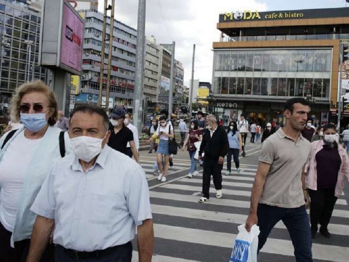 В Турции строго относятся к ношению маски