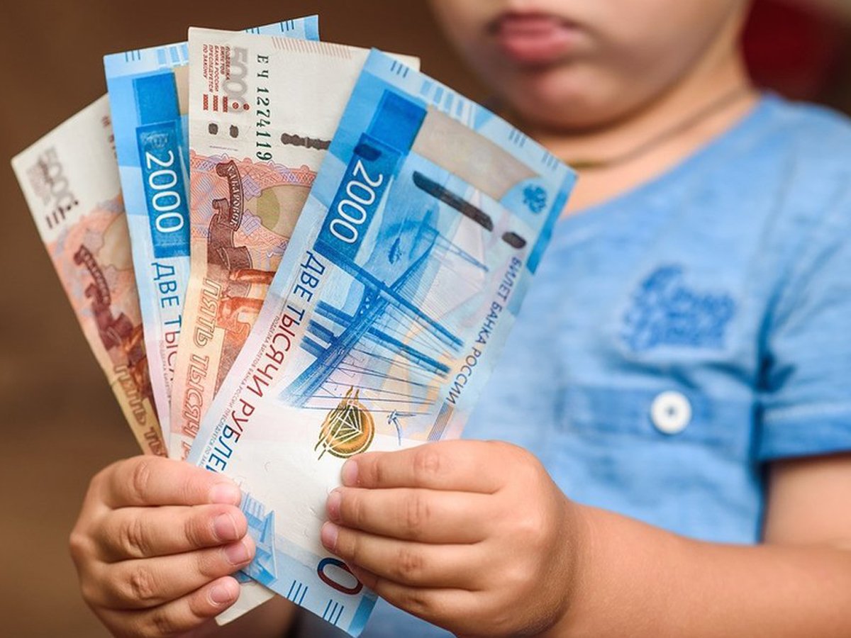 одобрены выплаты в августе 10 000 рублей на детей до 16 лет