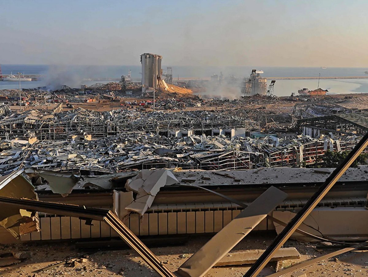 Место взрыва в Бейруте