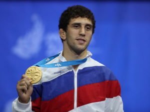 Борец не смог сдержать возмущение и выгнал свою невесту