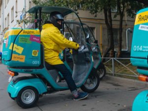 Курьер Яндекс.Лавки