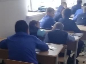 Школьников в Тюмени «взяли в заложники» на уроке ОБЖ: ребенку стало плохо