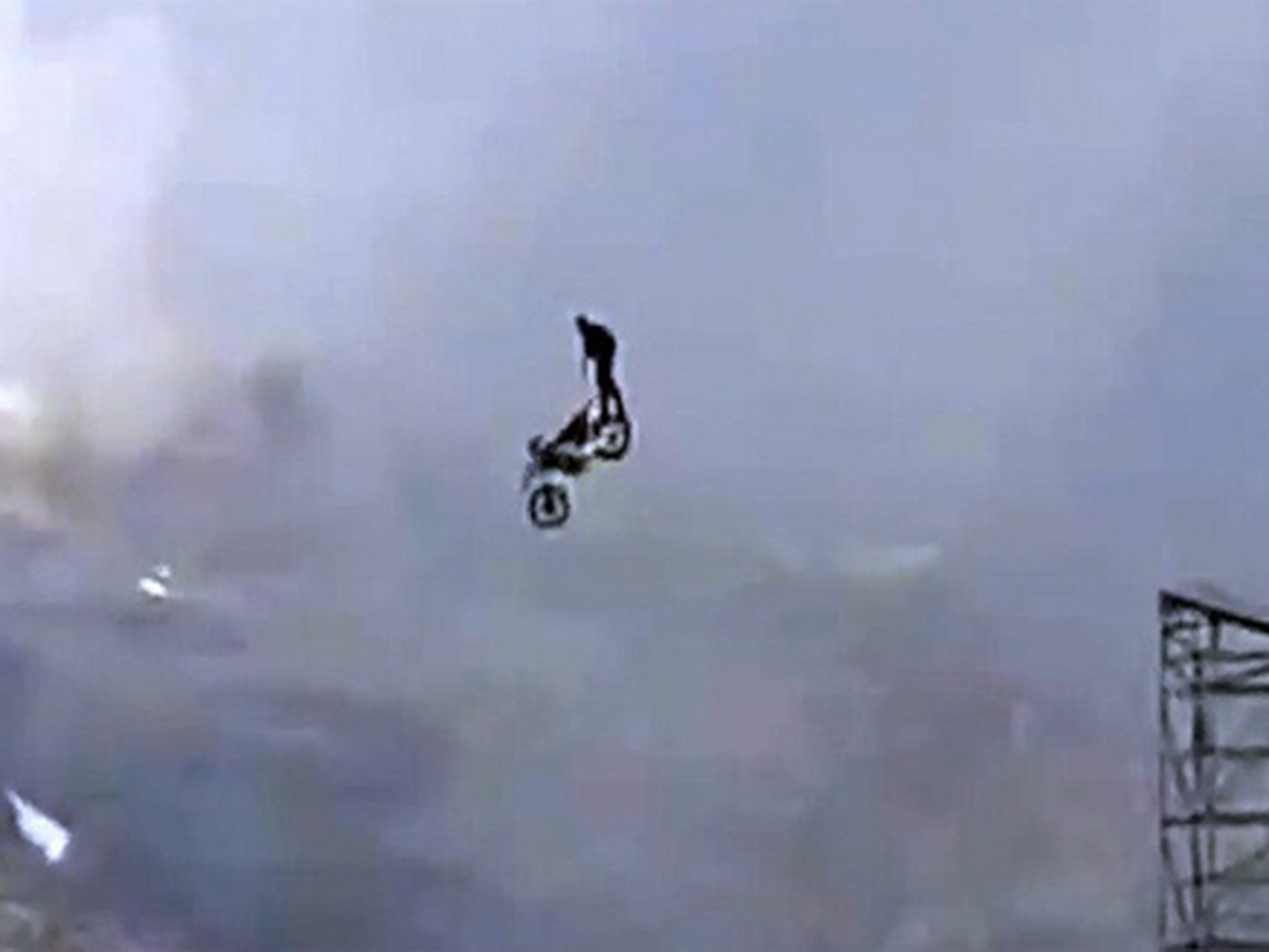 Том Круз прыгнул со скалы в пропасть на мотоцикле на съемках фильма &quot;Миссия  невыполнима 7&quot; - TOPNews.RU