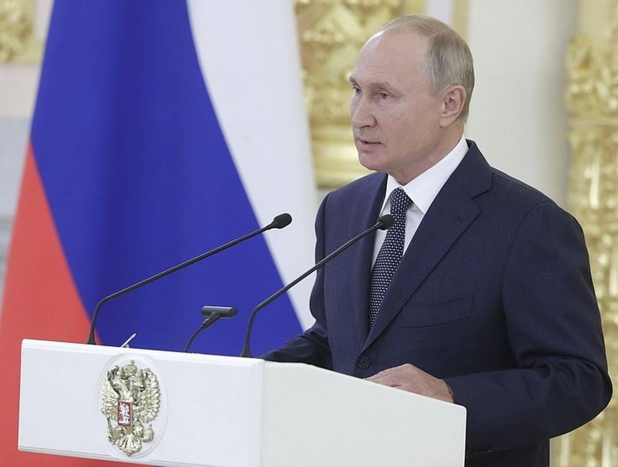 Владимир Путин осудил зарплаты россиян ниже 12 тысяч рублей