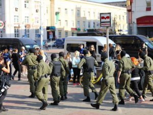 Протесты в Белоруссии: к резиденции Лукашенко в Минске стянуты десятки БТР