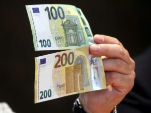 Курс евро пробил верхнюю отметку января 2016 года