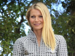 Гвинет Пэлтроу разделась в свои 48 лет