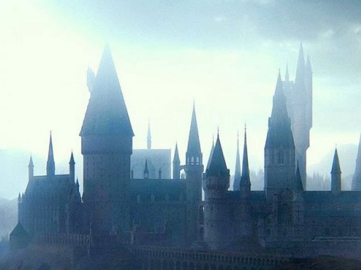 В Китае на небе появился Хогвартс