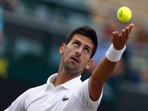 Джоковича дисквалифицировали за попавший в судью мяч