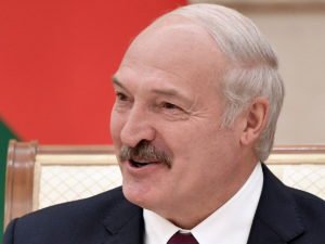 Лукашенко: «Мы с президентом России спиной к спине будем стоять и отстреливаться»