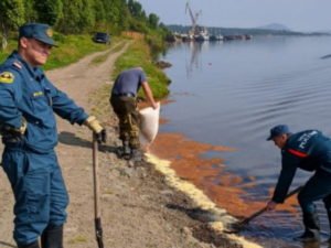 Разлив нефтепродуктов произошел вблизи Байкала. Введен режим ЧС
