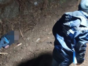 Подросток напал на полицейских