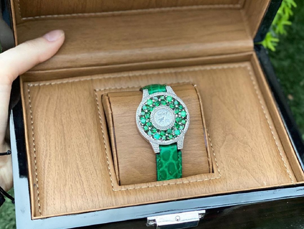 Гостелеканал «Грозный» через Instagram продает часы-подделки из Швейцарии