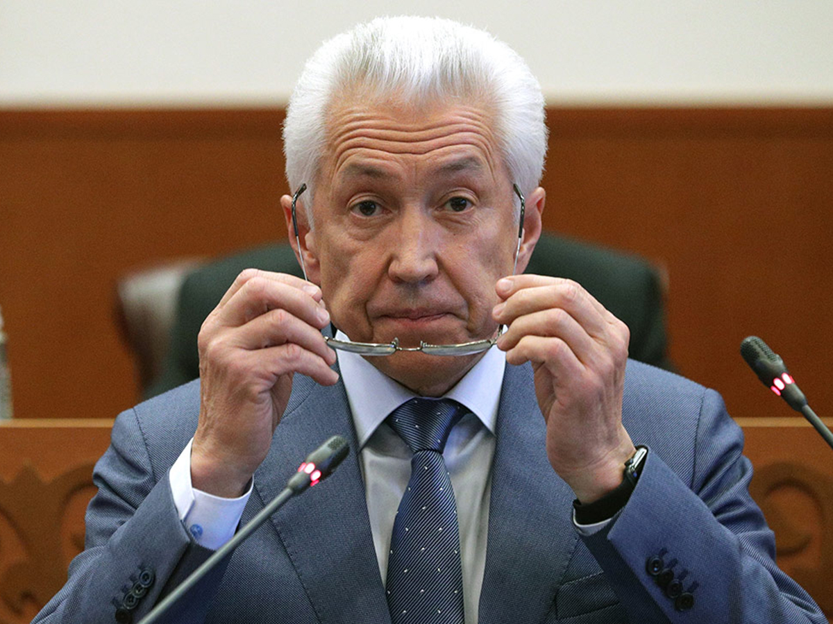 Владимир Васильев ушел в отставку с поста главы Дагестана