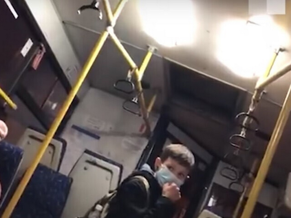 В Екатеринбурге агрессивный мужчина устроил дебош в автобусе из-за маски