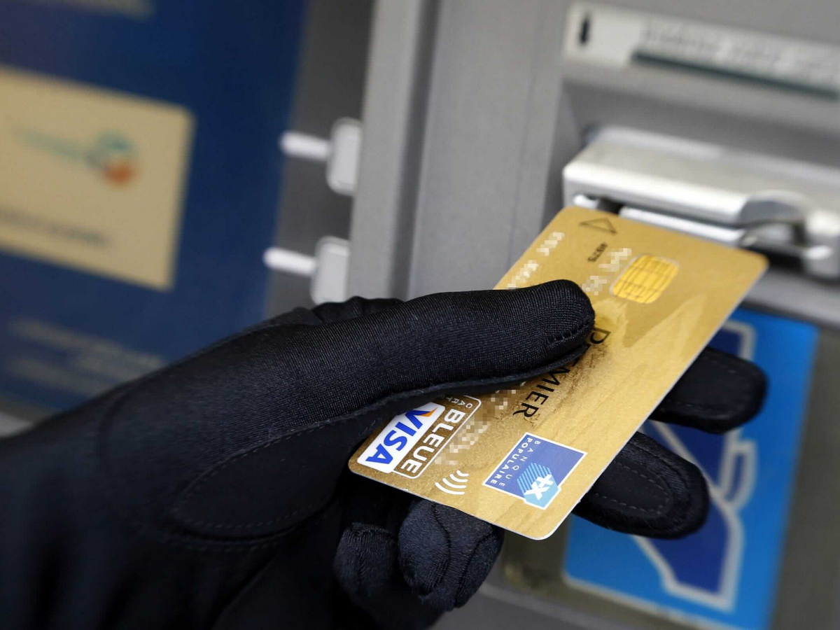 Россиянам объяснили, как вернуть украденные с банковской карты деньги