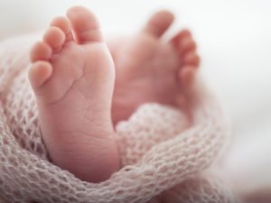 Россиянка полгода держала младенца в шкафу