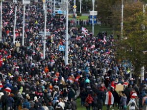 30 тысяч человек вышли на «Партизанский марш» в Минске