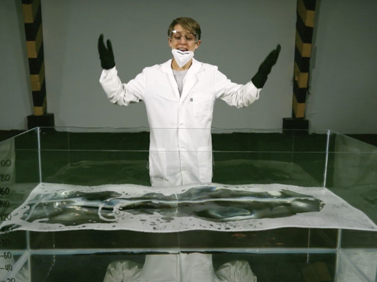 Эксперимент с растворением пенопласта в растворителе