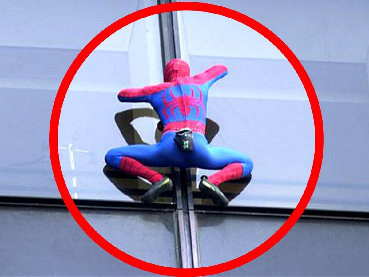 Включи ролик где есть. Слвйдремен в реальной жизни. Человек паук существует в реальной жизни. Есть вриальной жизни человек паук. Супергерои в реальной жизни.