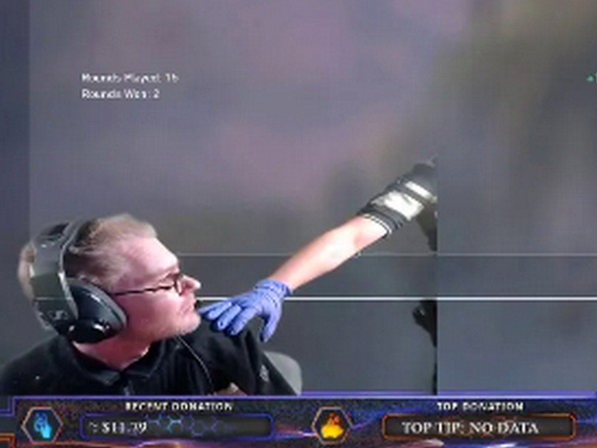 Стример заснул в прямом эфире, но зрители не растерялись