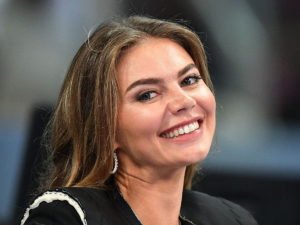 Алина Кабаева вышла в свет после 