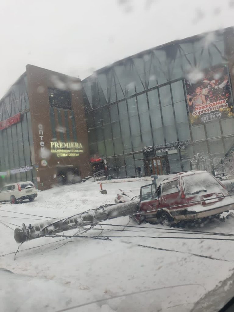 Режим ЧС во Владивостоке: появились первые жертвы ледяного дождя