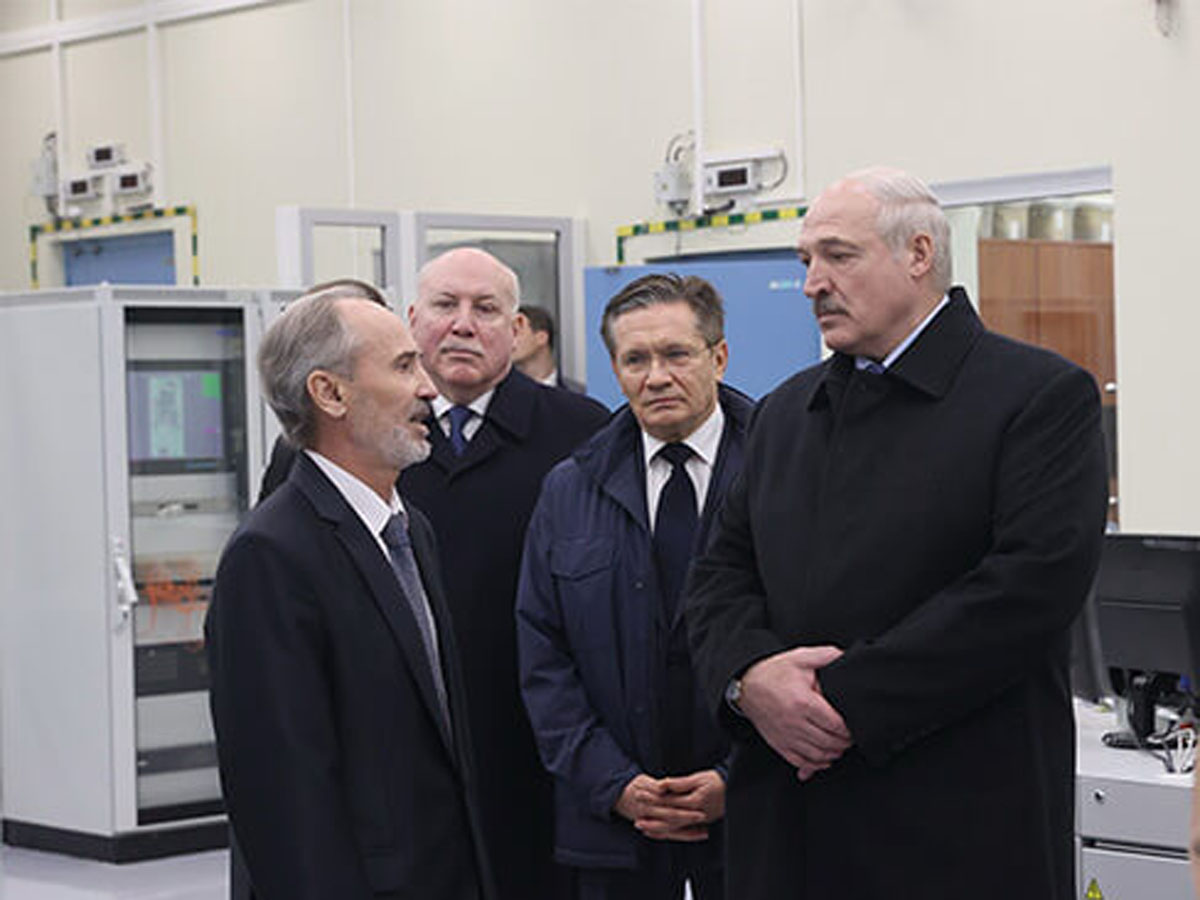 Лукашенко считает коронавирус ширмой