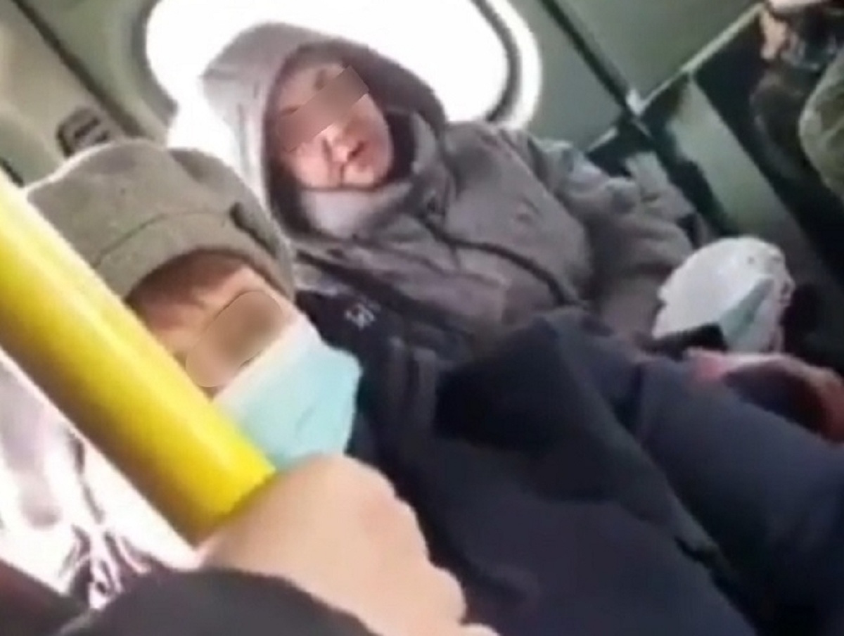 «Антимасочница» в Улан-Удэ заставила водителя купить ей маску
