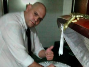 Сотрудник похоронного бюро и Марадона