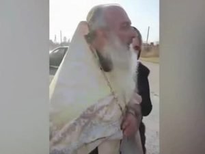 Под Липецком пьяный священник устроил скандал на отпевании учительницы