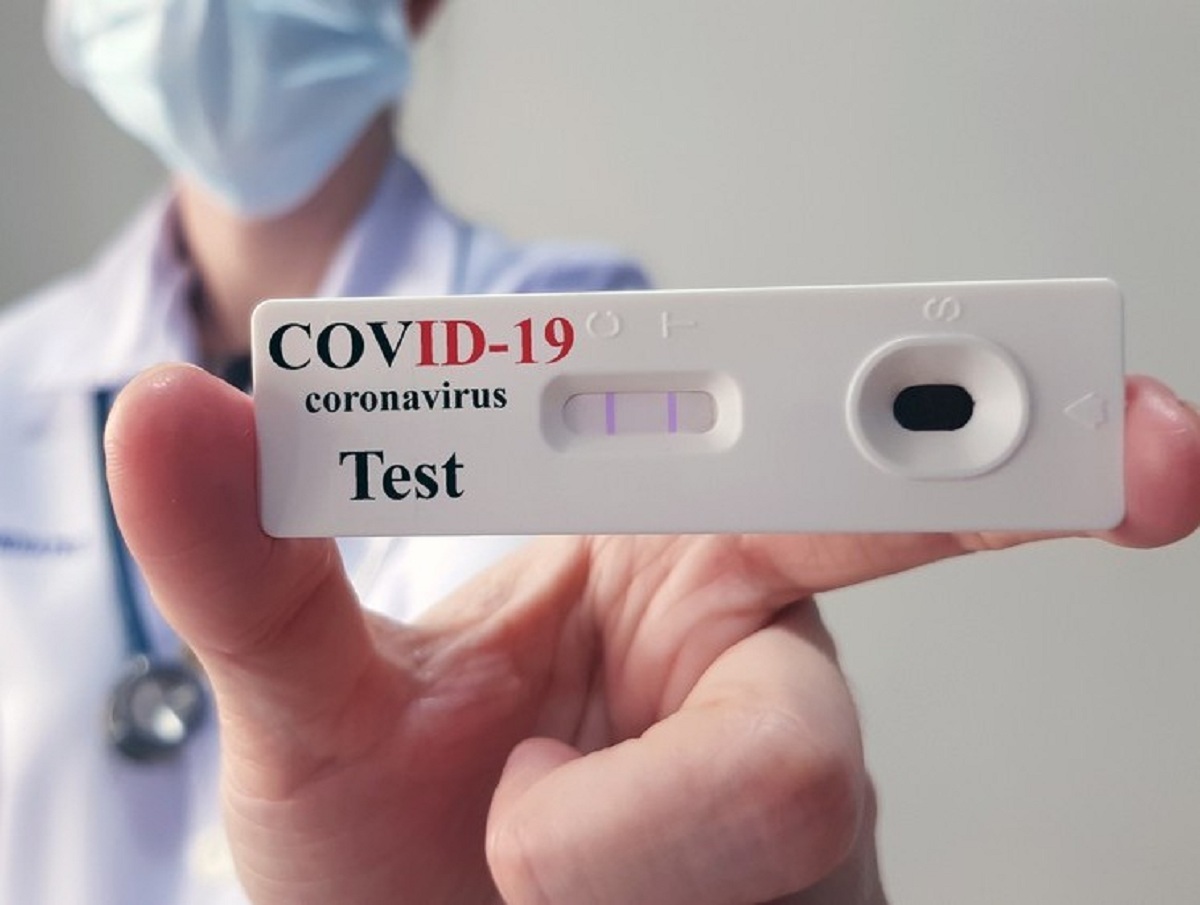Эпидемиолог объяснил, почему 70% тестов на COVID-19 ошибочны