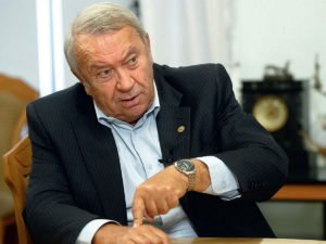 Умер заразившийся COVID-19 экс-глава РАН академик Фортов