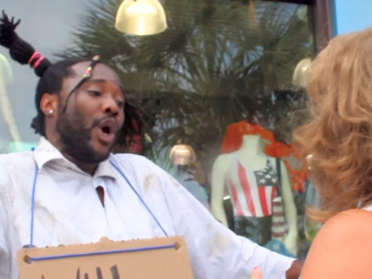 Бездомный прославился благодаря YouTube и своей любви к музыке