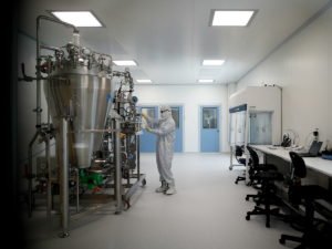 Компания AstraZeneca начнет совместные испытания «Спутника V» и своей вакцины за рубежом