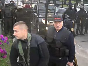 Лукашенко с ОМОНовцами