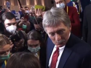 Песков о слежке за Навальным