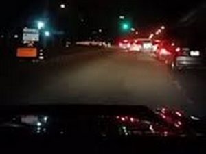 Безумный светофор шокировал автовладельцев и попал на видео